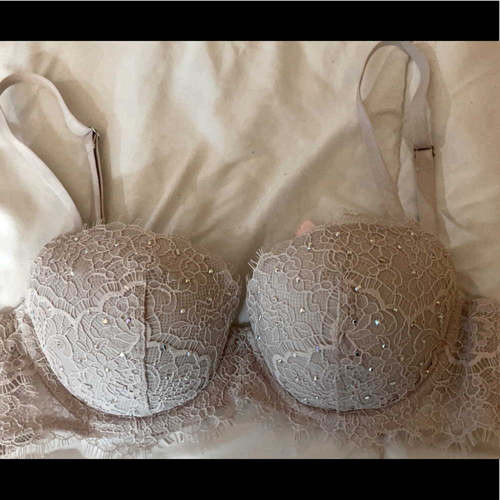 Victoria’s Secret 34B Rhinestone Lace Bra NWOT